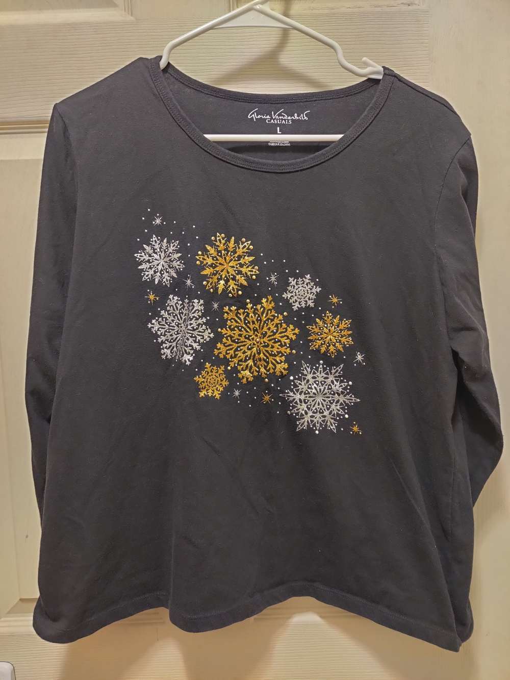 Gloria Vanderbilt Black Long-Sleeve Tee with Gold & White Snowflake Design